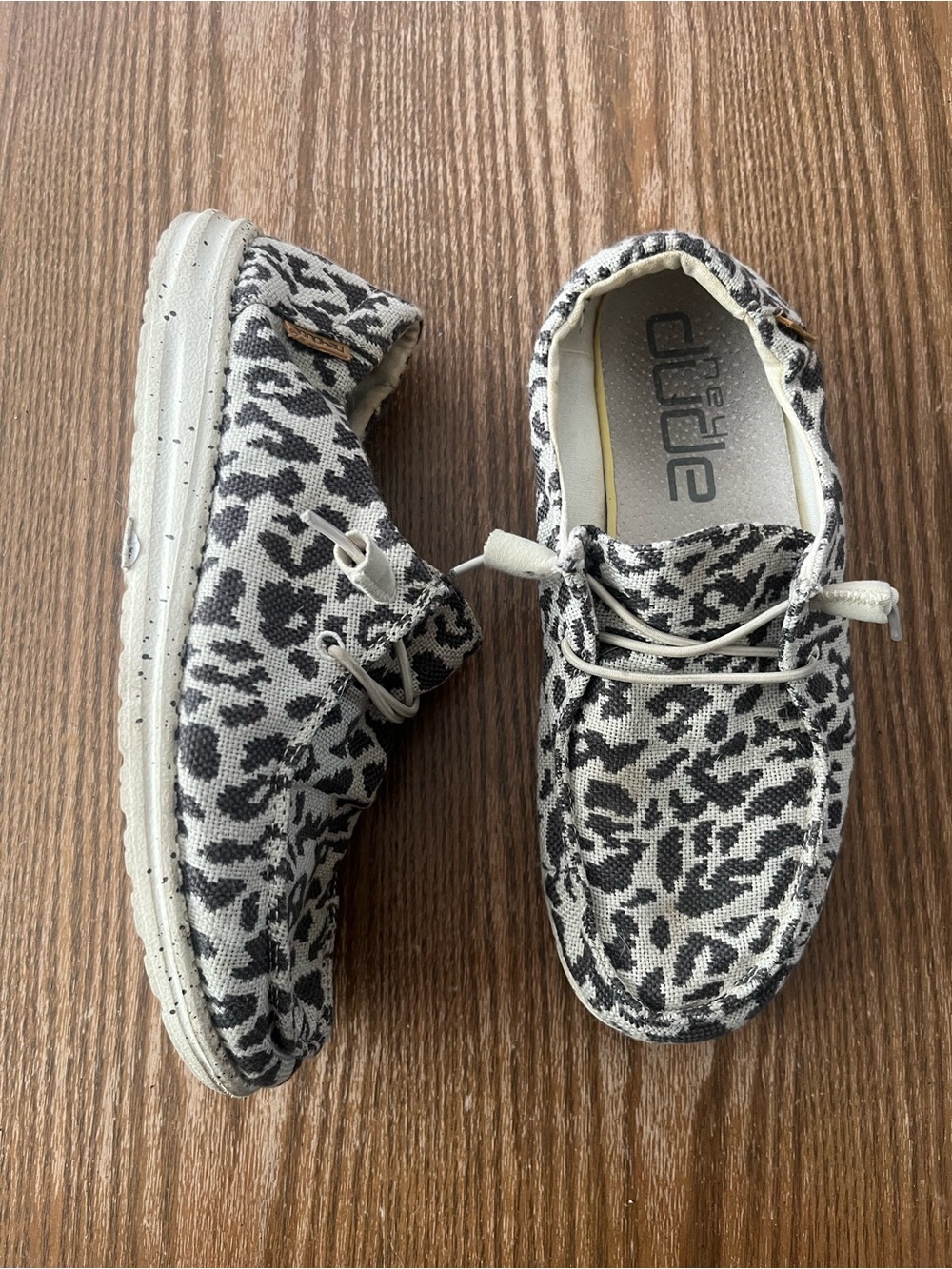 Hey Dude Wendy Sox women’s  in Grey Leopard Print size 8
